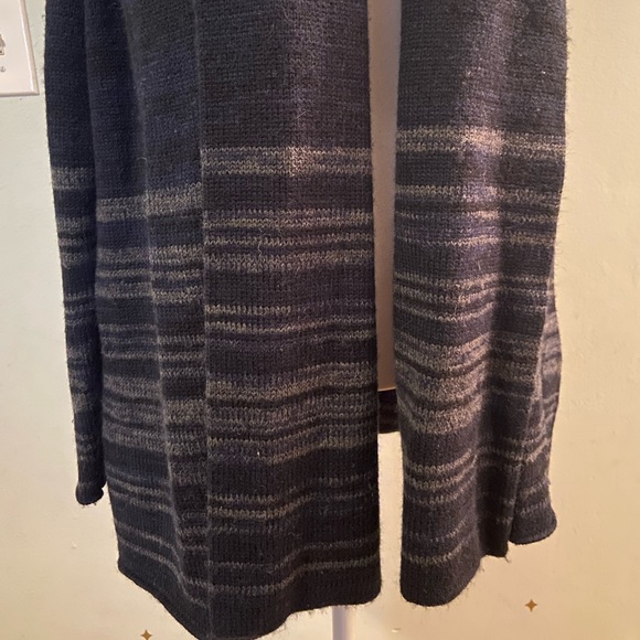 Forever21 acrylic open front shawl cardigan with pockets • size small - Picture 4 of 7